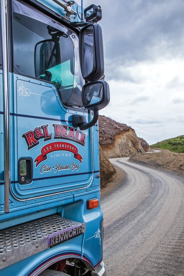 R&L Beale blue Kenworth cab